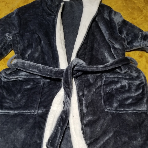 Ladies  house coat Large,  New. Gray and White. - Picture 3 of 7